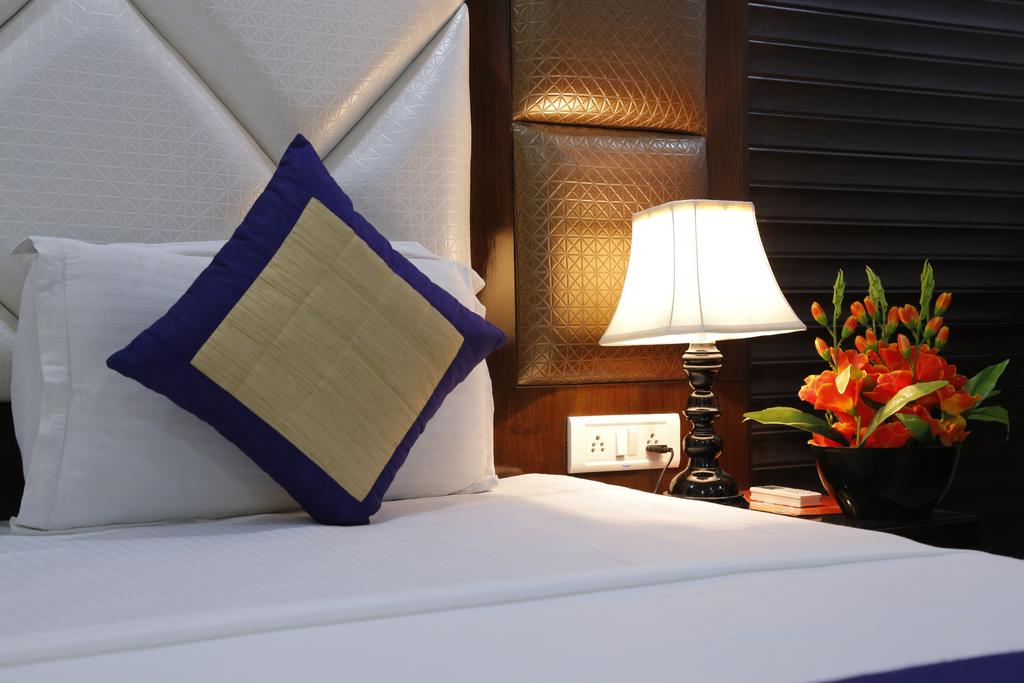 Hotel Delhi Pride - Deluxe Room