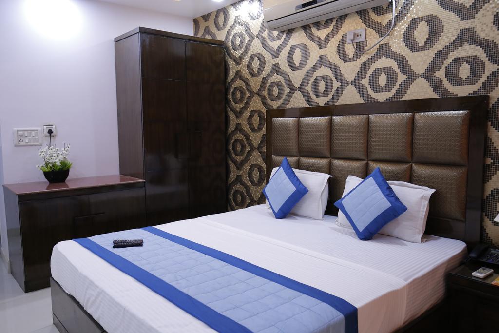 Hotel Delhi Pride - Deluxe Room